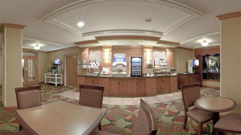Holiday Inn Express Hotel & Suites Forest By Ihg Exterior photo